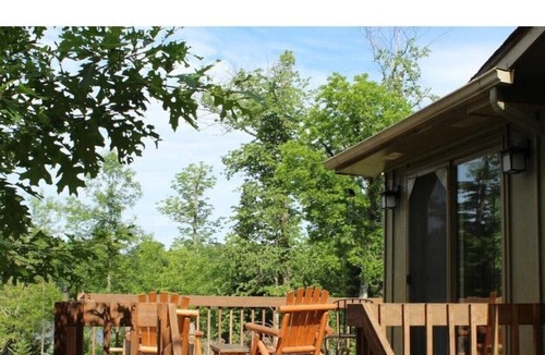 Remer House | Quiet, cozy, private lake cottage