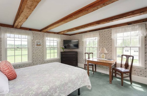 North Berwick Hotel | Quiet Farm Stay Suite- short drive to Coast & Southern Maine Attractions