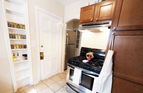 Shaker Heights Apartment | Quiet Furnished Home Near Clinic