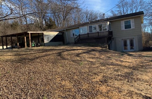 Kansas City House | quiet home on dead end street 10 minutes from k.c., on 7 acres sleeps up to 10