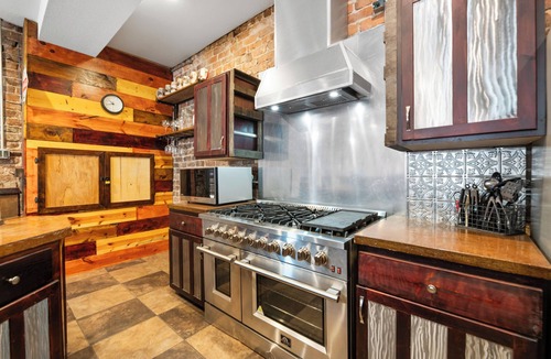 Wichita House | Quiet King Suit/Workspace/Near Downtown