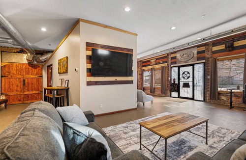 Wichita House | Quiet King Suit/Workspace/Near Downtown