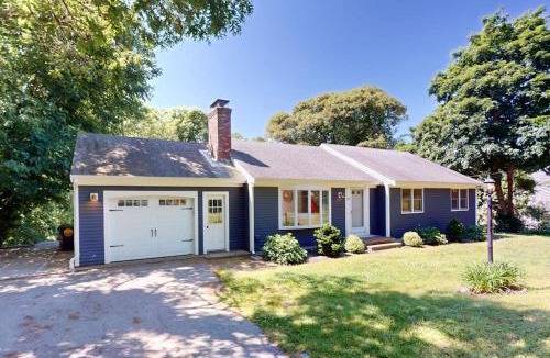 Northwest Harwich House | Quiet Long Pond Getaway