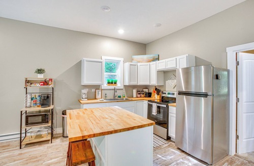 Lake Ann House | Quiet Pet Friendly Cabin w/Fire Pit near Lake Ann