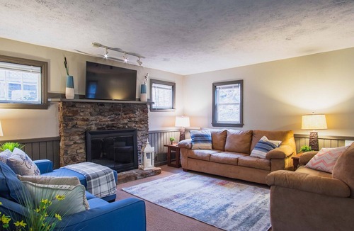Acme Cottage | Quiet Retreat on the Creek!