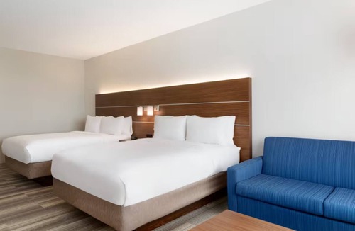 Roselawn Finance Hotel | Quiet Retreat w/Breakfast & Free Parking Perfect for Recharging Your Energy