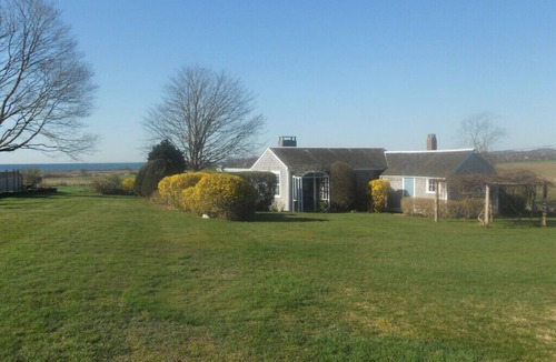 Adamsville Cottage | Quiet Rural setting near Fogland Beach