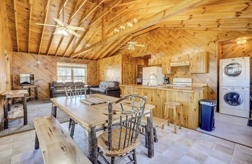 West Columbia Cabin | Racine Vacation Rental 25 Mi to Athens!