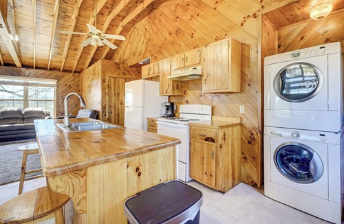 West Columbia Cabin | Racine Vacation Rental 25 Mi to Athens!