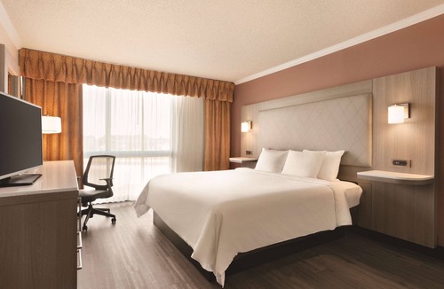 Lenexa Hotel | Radisson Hotel Lenexa Overland Park