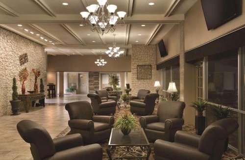 Clarksville Hotel | Radisson Hotel Louisville North