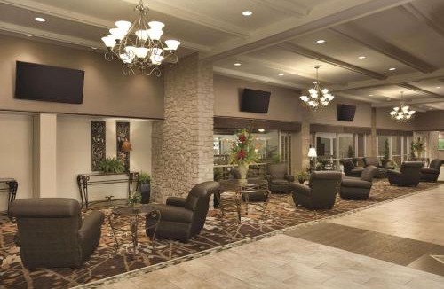 Clarksville Hotel | Radisson Hotel Louisville North