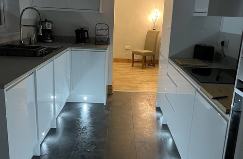 Blyth Cottage | Railway Cottage Retreat:15min walk to Beach:Beautiful Coastline: Parking: Wifi