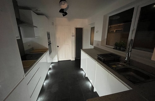 Blyth Cottage | Railway Cottage Retreat:15min walk to Beach:Beautiful Coastline: Parking: Wifi
