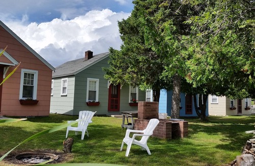 Cedarville Cabin | Rainbow Cabins (Pink Cabin #4)