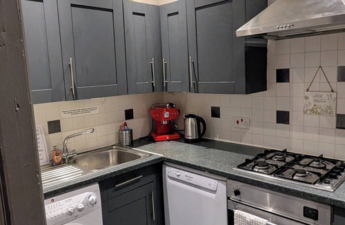 Merchiston Apartment | Rainforest Savers Apartment - Edinburgh City Condo