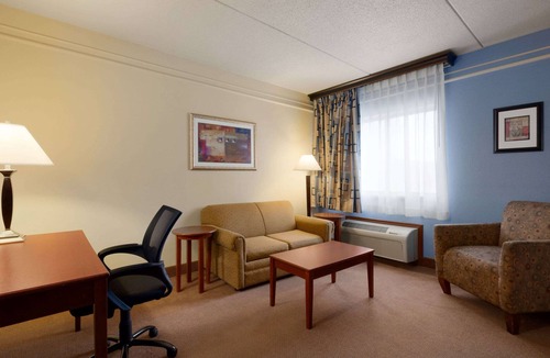 Fargo Hotel | Ramada by Wyndham Fargo