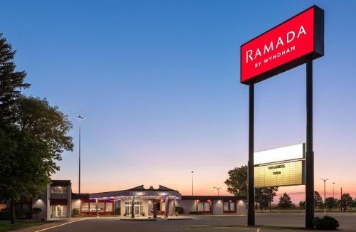 Grand Forks Hotel | Ramada by Wyndham Grand Forks
