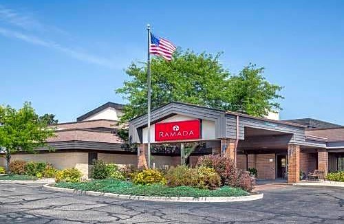 Waupaca Hotel | Ramada by Wyndham Waupaca