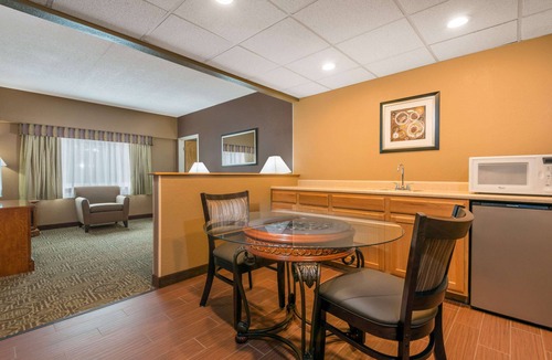 Paintsville Hotel | Ramada Hotel & Conference Center by Wyndham Paintsville