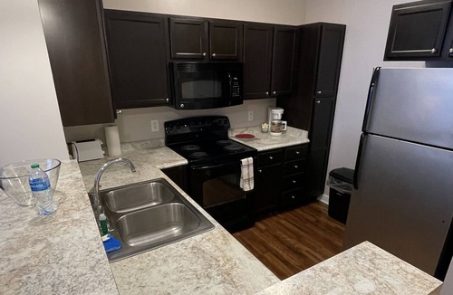 Carmel Apartment | RARE 1 bedroom with DEN + 2 full baths in Carmel!