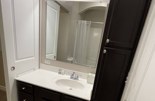 Carmel Apartment | RARE 1 bedroom with DEN + 2 full baths in Carmel!