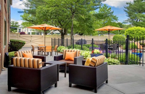 Woburn House | Rare Find! 2 Sleek Units, Pets Allowed, Close to USS Constitution Museum!