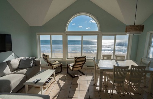 Ogunquit - Wells Condo | Rare Peak Summer Beachfront | Sleeps 8 | Kayaks, Surfboards, SUPs | Dog Friendly