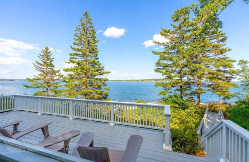 Southport House | Raven Haven: A luxurious 6-bedroom waterfront retreat in stunning Southport, ME.