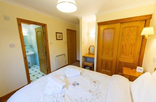 Crianlarich Ski Chalet | Raven Lodge with beautiful views of Loch Dochart