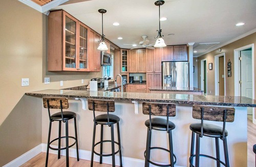 Readfield Cottage | Readfield Retreat w/Lake Maranacook Views!