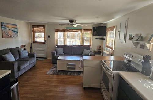 Newbury Cottage | Ready for Summer! Quiet Cozy Beach Escape waiting for you!