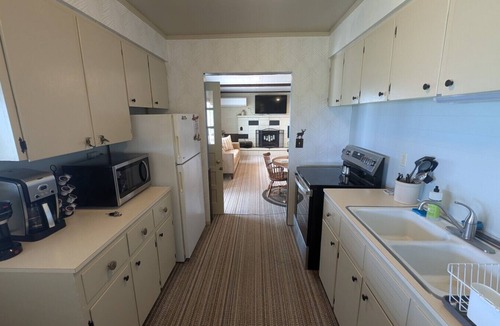 Montague House | Reagan`s Landing | Relaxing Private Beach 3BR, 1BA