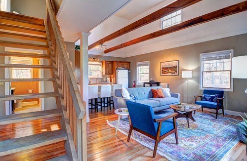 Sherwood Forest House | Real Estate: Therapy - Lake, Laundry, Love it