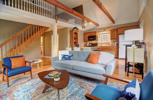 Sherwood Forest House | Real Estate: Therapy - Lake, Laundry, Love it