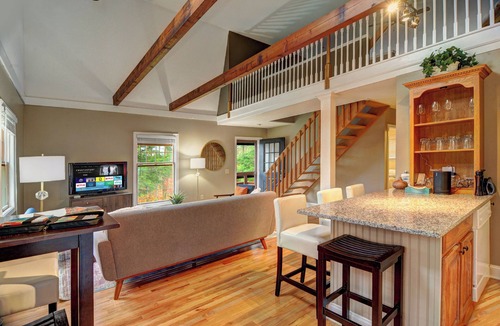 Sherwood Forest House | Real Estate: Therapy - Lake, Laundry, Love it