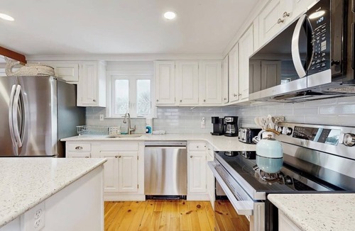 South Yarmouth House | Recently updated Colonial with WiFi, private washer/dryer, firepit & large yard