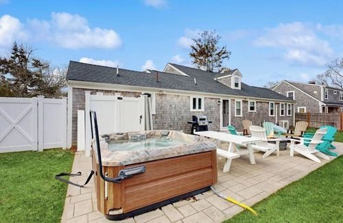 South Yarmouth House | Recently updated Colonial with WiFi, private washer/dryer, firepit & large yard