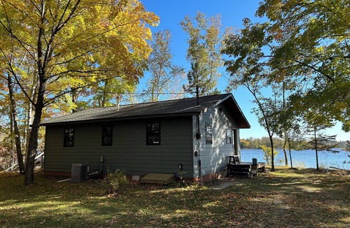 Longville Cabin | Recharge at this tranquil getaway, inches from Lake Wabedo!