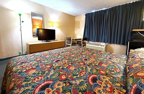 Lima Hotel | Red Carpet Inn & Suites Lima