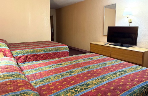 Lima Hotel | Red Carpet Inn & Suites Lima