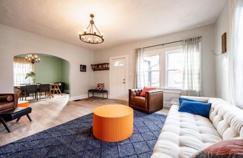 Indianapolis House | Red Door Cottage of Broad Ripple- Great Location Family Friendly