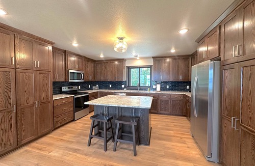 Annandale House | Red Door Retreat on Lake Sylvia