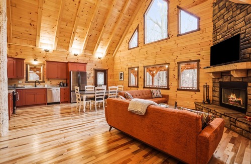 Logan Cabin | Red Fox Cabin | Hocking Hills, Hot Tub, EV Charger