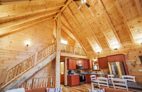 Logan Cabin | Red Fox Cabin | Hocking Hills, Hot Tub, EV Charger