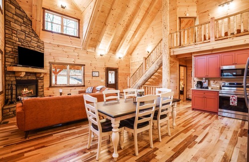 Logan Cabin | Red Fox Cabin | Hocking Hills, Hot Tub, EV Charger