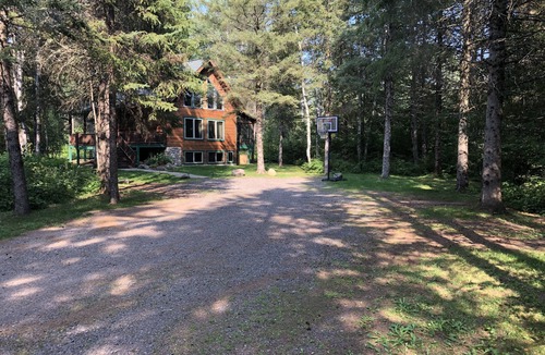 Hayward Cabin | Red Fox Loft- Bike/Ski to Birkie & ATV Trails!
