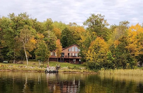 Longville House | Red Oak Lodge Family-friendly fishing paradise!
