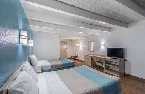 Kokomo Hotel | Red Roof Inn & Suites Kokomo, IN