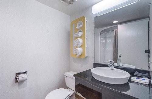 Kokomo Hotel | Red Roof Inn & Suites Kokomo, IN